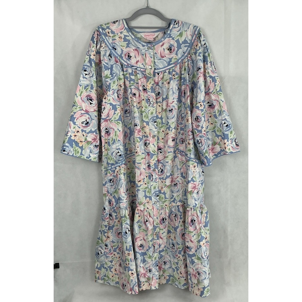 Vintage Sears Carriage Court Robe House Dress Muumuu Medium Floral Snaps Pockets